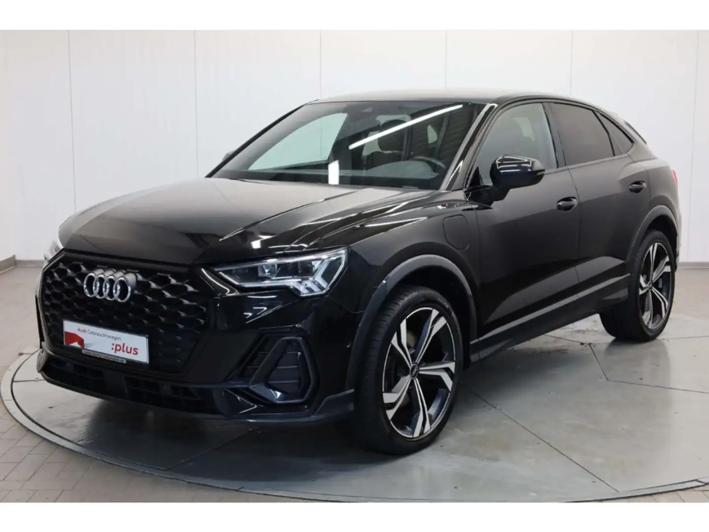 Audi Q3 Sportback 45 TFSI e S-Line Schwarz - 2