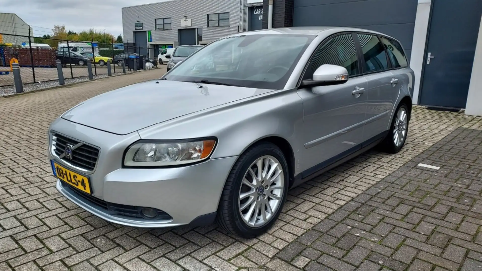 Volvo V50 2.0i met nieuwe APK Grijs - 1