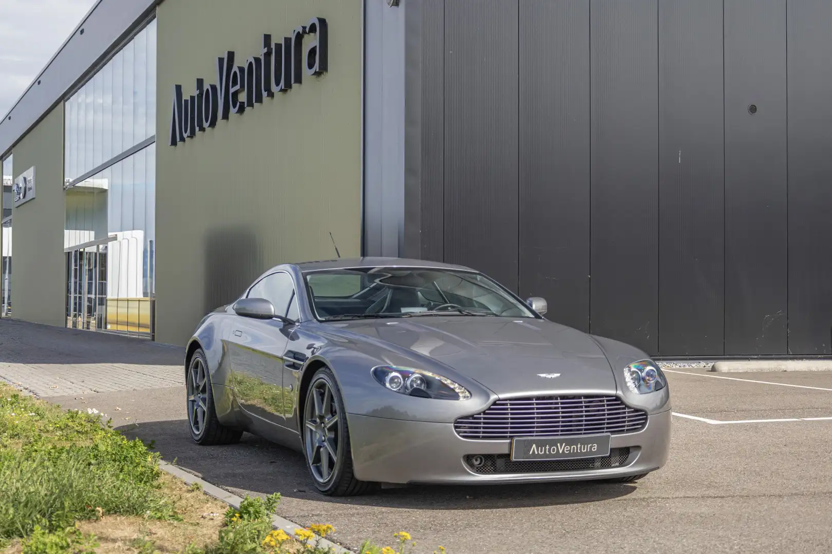Aston Martin Vantage V8 4.3 V8 Sportshift Handgeschakeld | Grijs Metall Grijs - 2