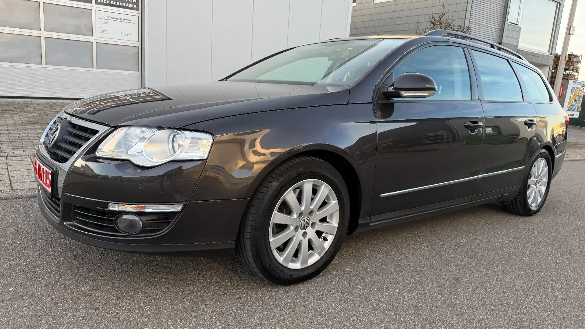 Volkswagen Passat Variant Passat 2.0 TDI AUTOMATIK TÜV,NAVI,KLIMA,PDC Braun - 1