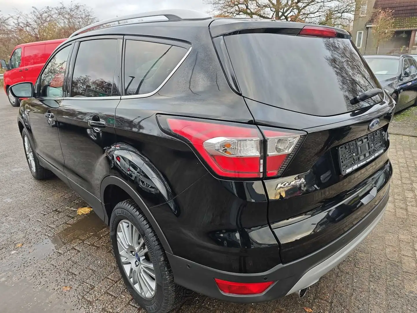 Ford Kuga 1.5 EcoBoost 2x4 Titanium Schwarz - 2