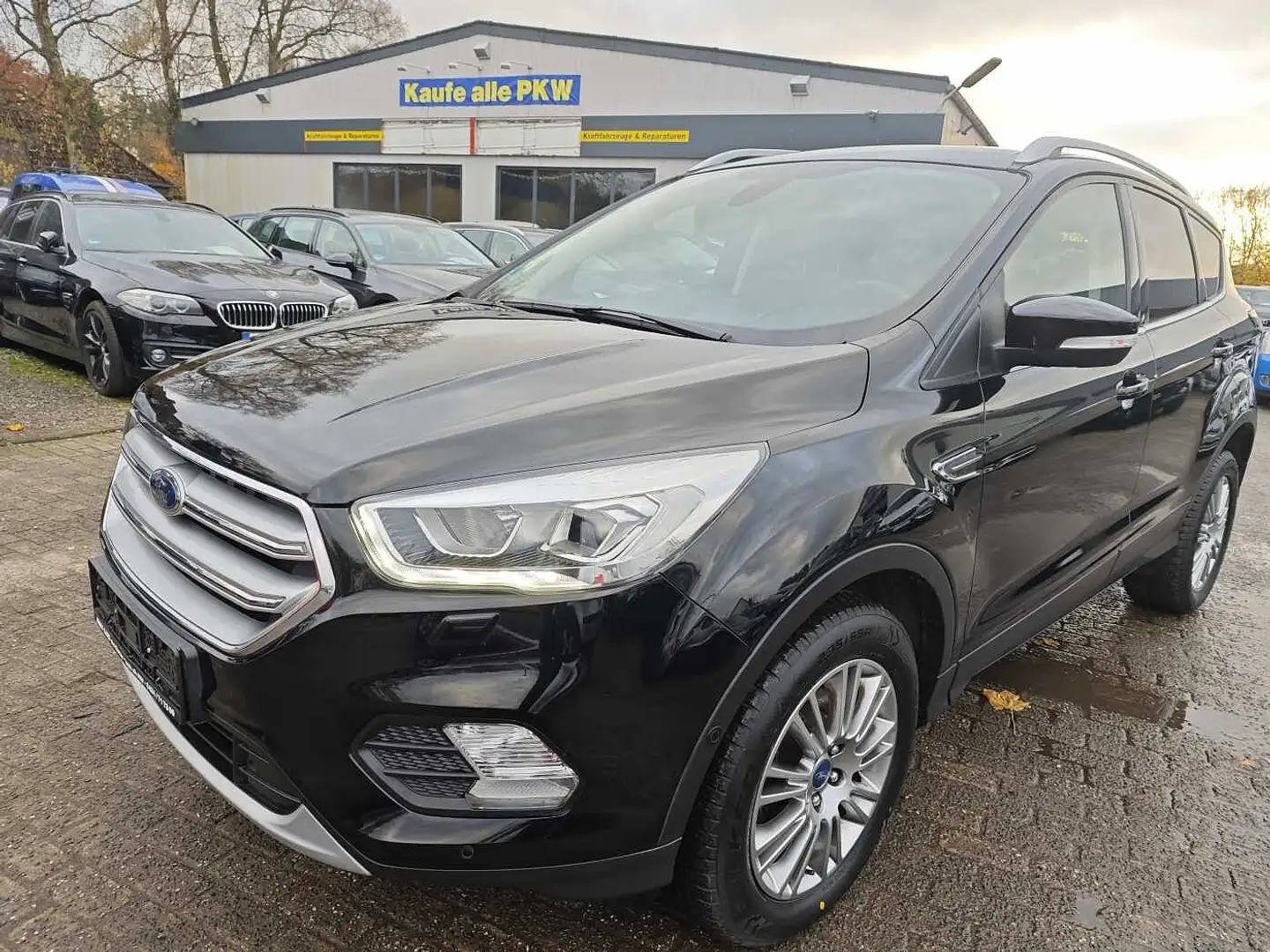 Ford Kuga 1.5 EcoBoost 2x4 Titanium Schwarz - 1
