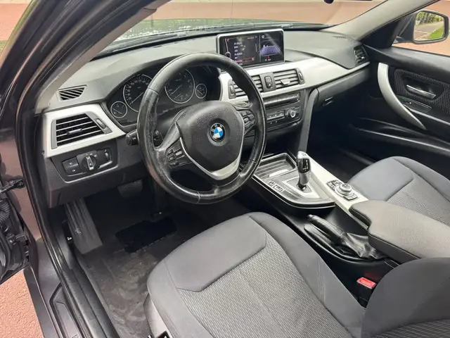 BMW 3 Series view 13