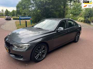 3-serie 320i High Executive / Navi CarPlay / Autom