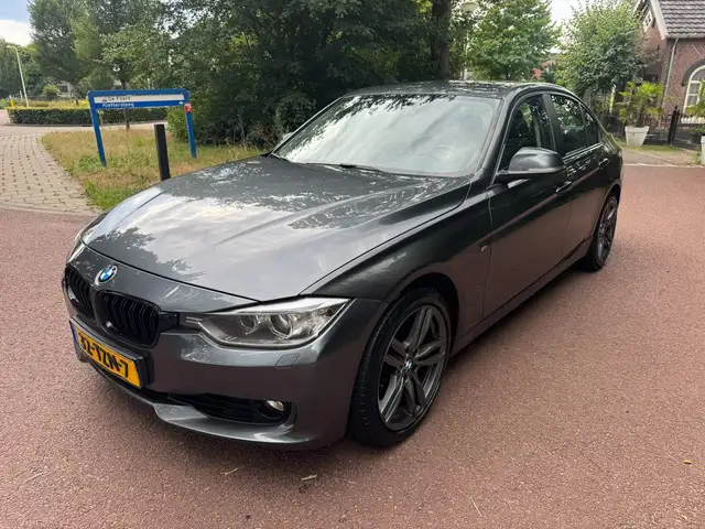 BMW 3 Series view 12