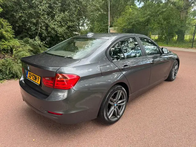 BMW 3 Series view 7