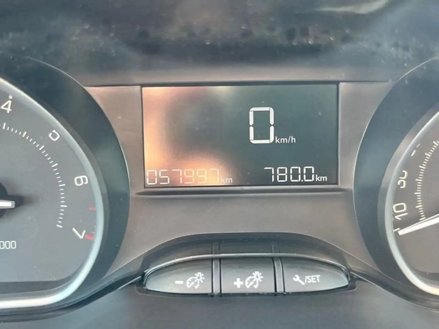 Peugeot 2008 *GPS*P SENS* 1.2 BENZ 82 STYLE Negro - 2