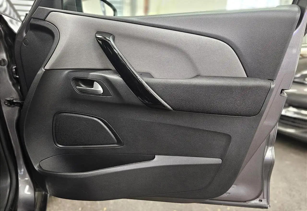 Citroen C4 Berline — photo 31