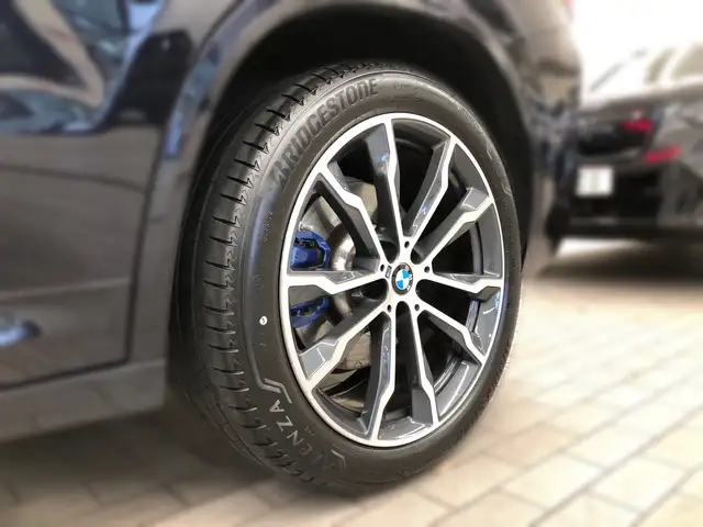 BMW X3 view 3
