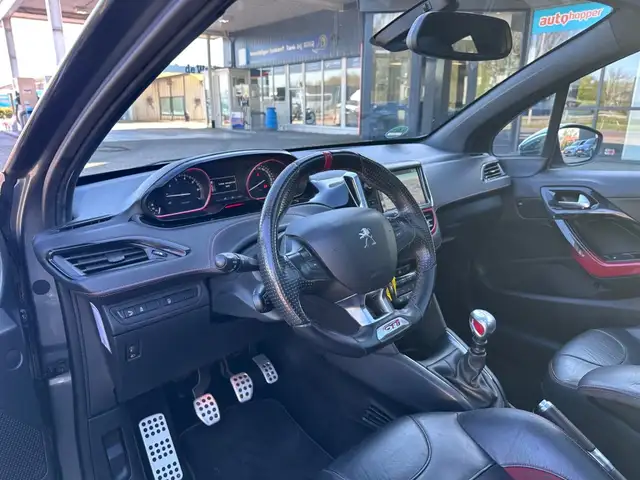 Peugeot 208 view 14