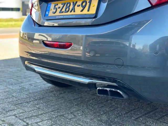 Peugeot 208 view 7
