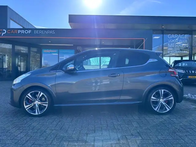 Peugeot 208 view 11
