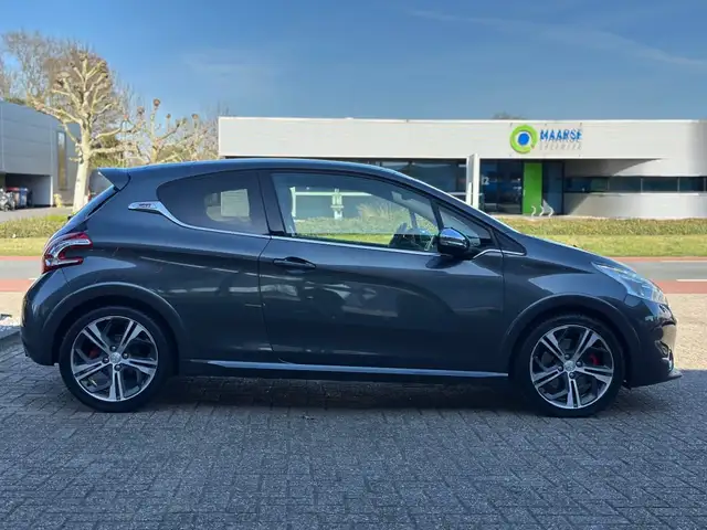 Peugeot 208 view 3