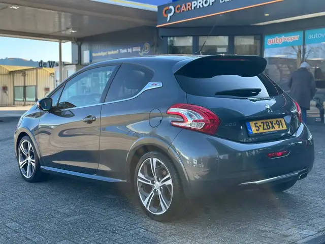 Peugeot 208 view 9