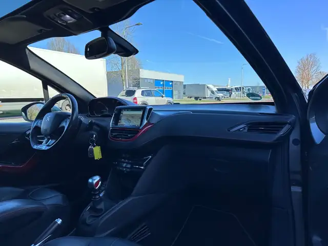 Peugeot 208 view 15