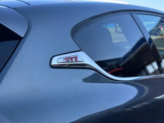 Peugeot 208 view 10