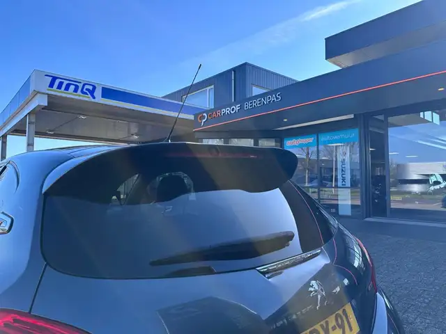 Peugeot 208 view 8