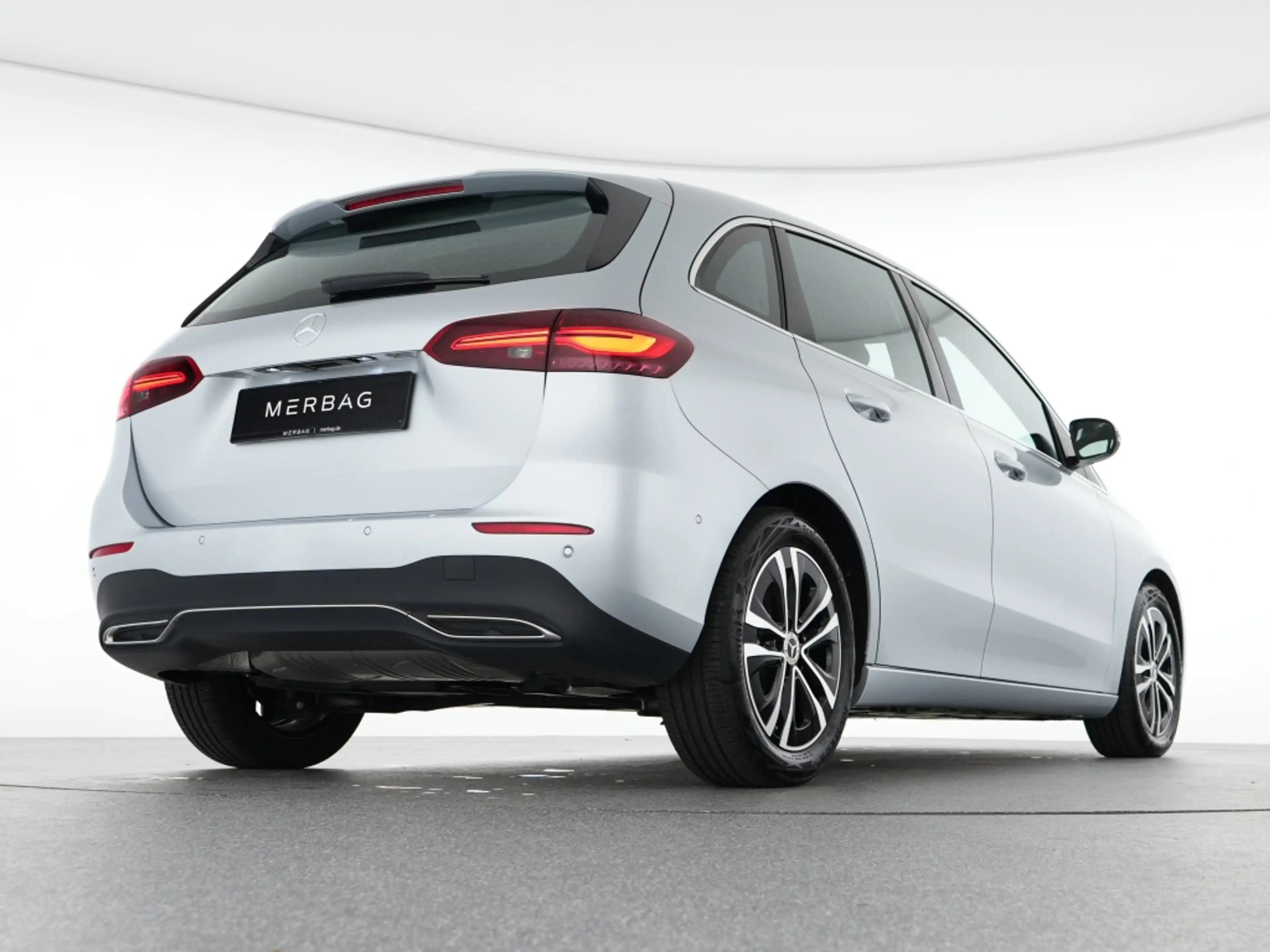Mercedes-Benz B 180 Progressive Advanced Kamera Winter Navi — photo 9