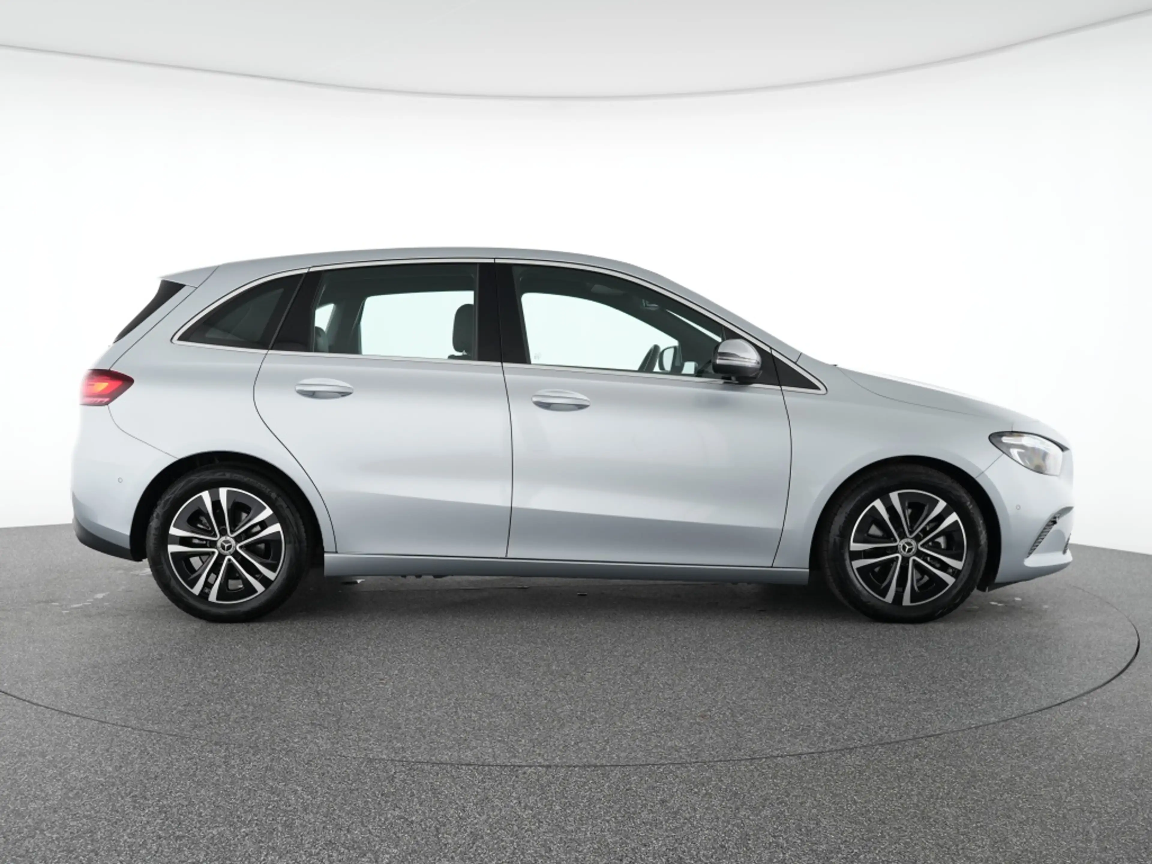Mercedes-Benz B 180 Progressive Advanced Kamera Winter Navi — photo 5