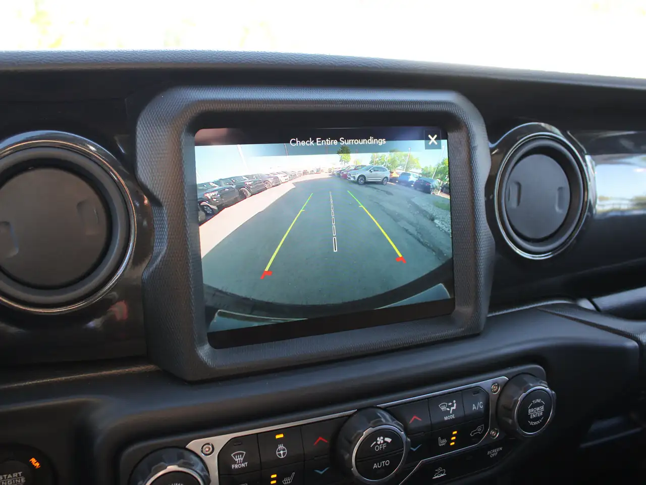 Jeep Wrangler снимка Jeep Wrangler
