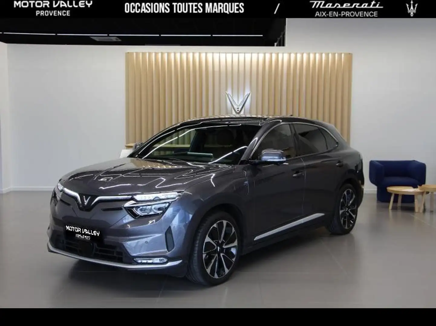 VinFast VF 8 408ch 87,7kWh Plus AWD Grau - 1