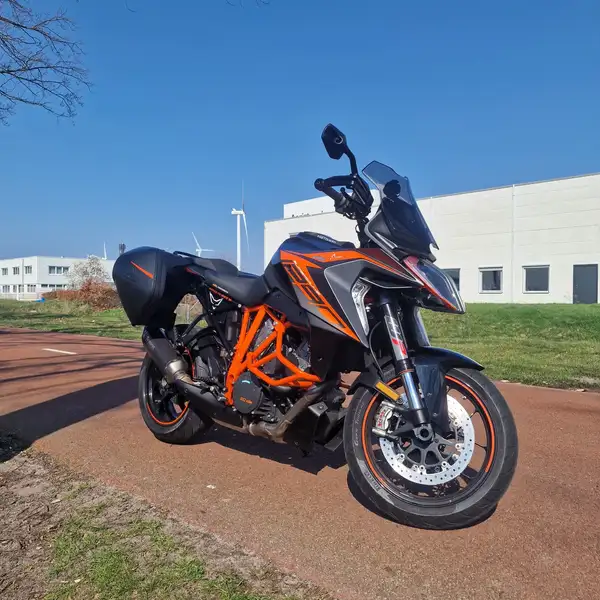 KTM 1290 Super Duke GT - foto 2