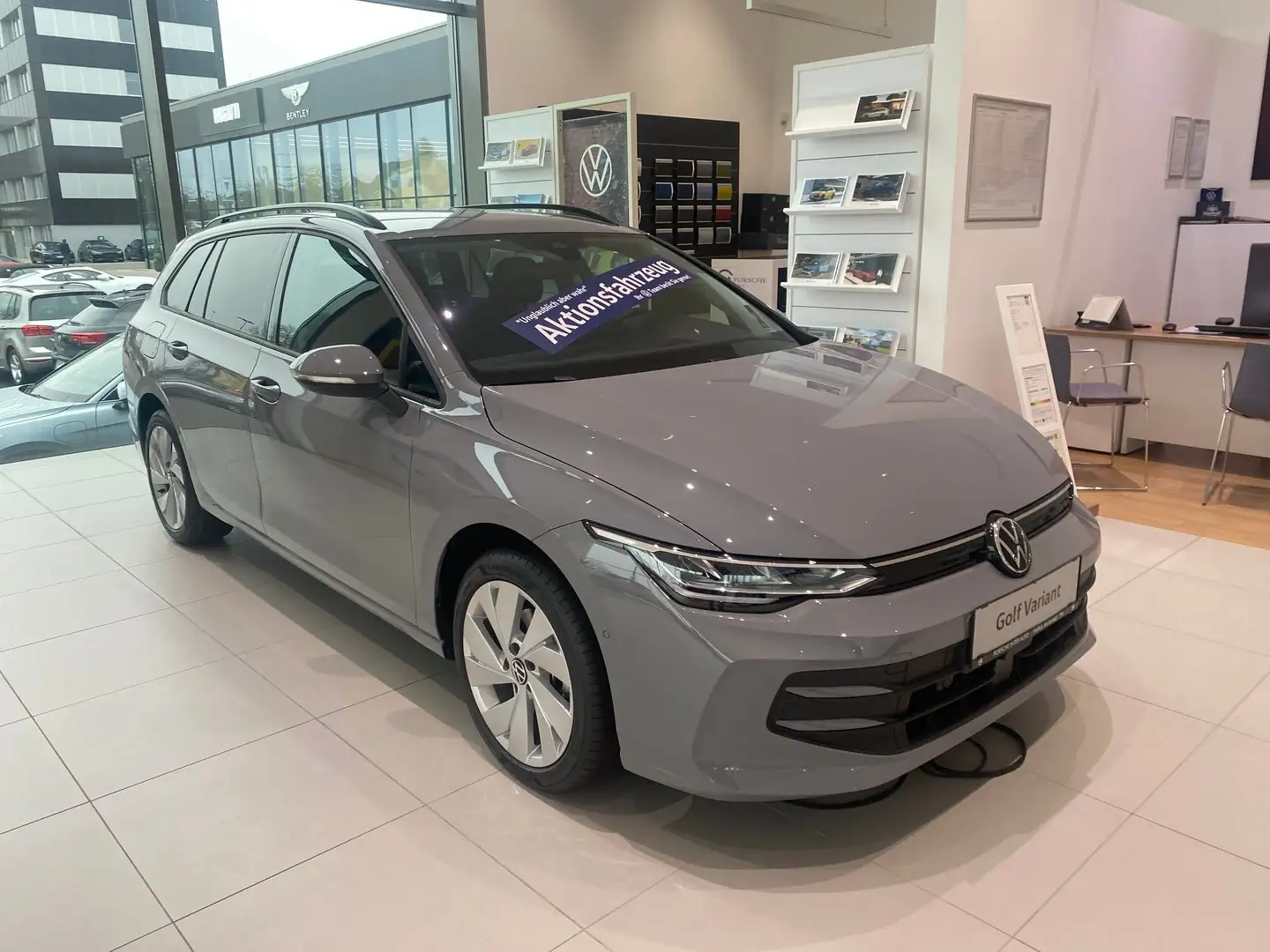 Volkswagen Golf Variant Business TSI Gris - 2