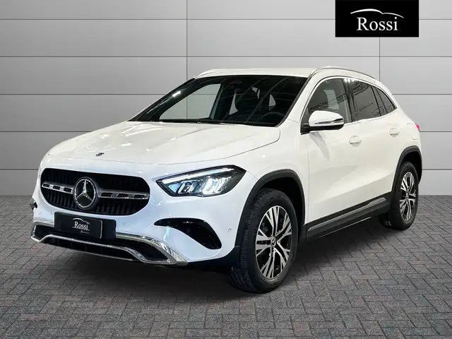 Mercedes-Benz GLA 200 d Automatic