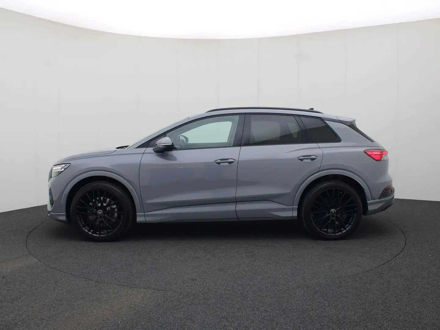 Audi Q4 e-tron 45 quattro Advanced edition 82 kWh Assistentiepakk Grigio - 2