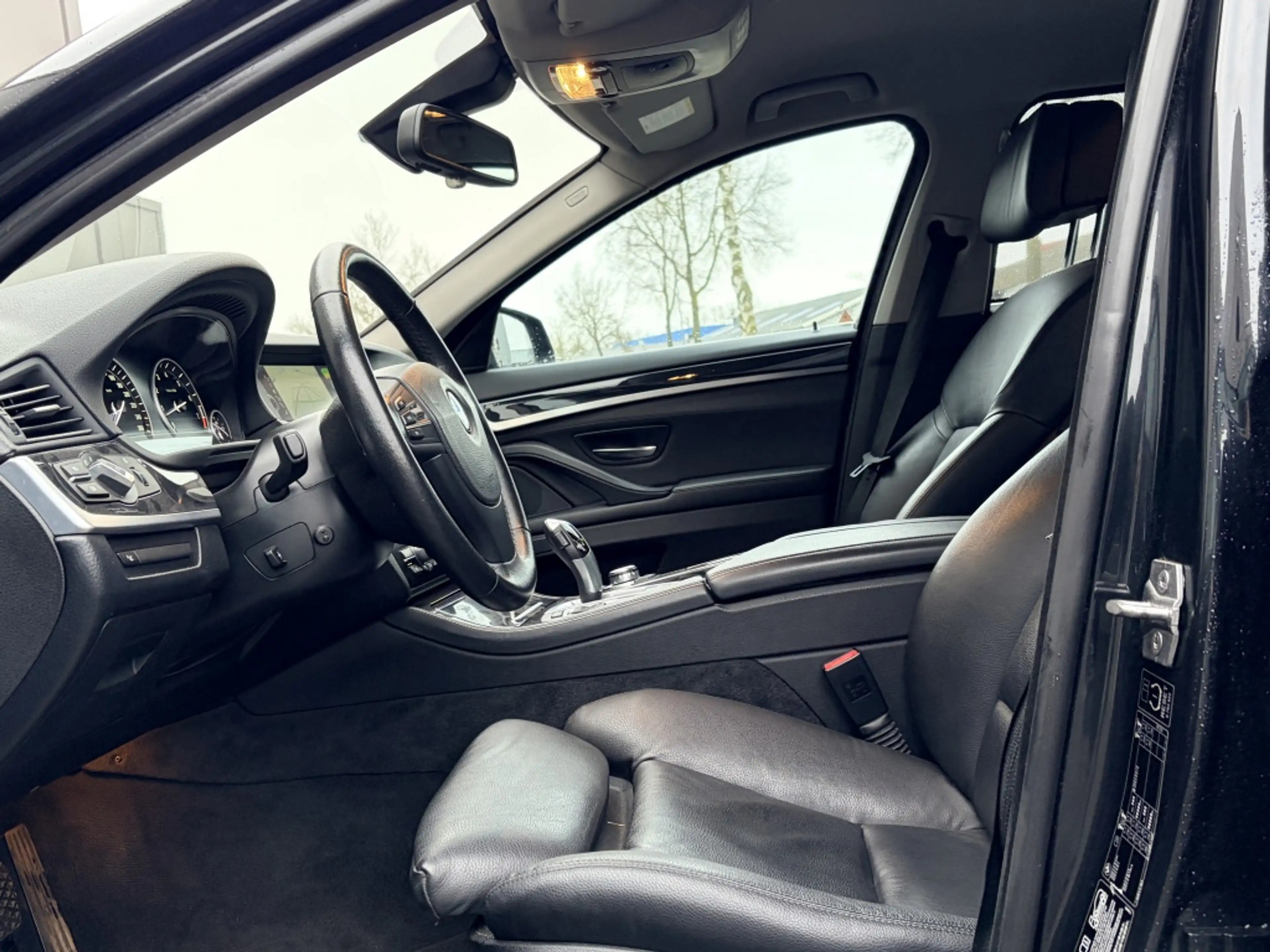 BMW 535 5-serie Touring 535xi High Executive - navi - airc — photo 9