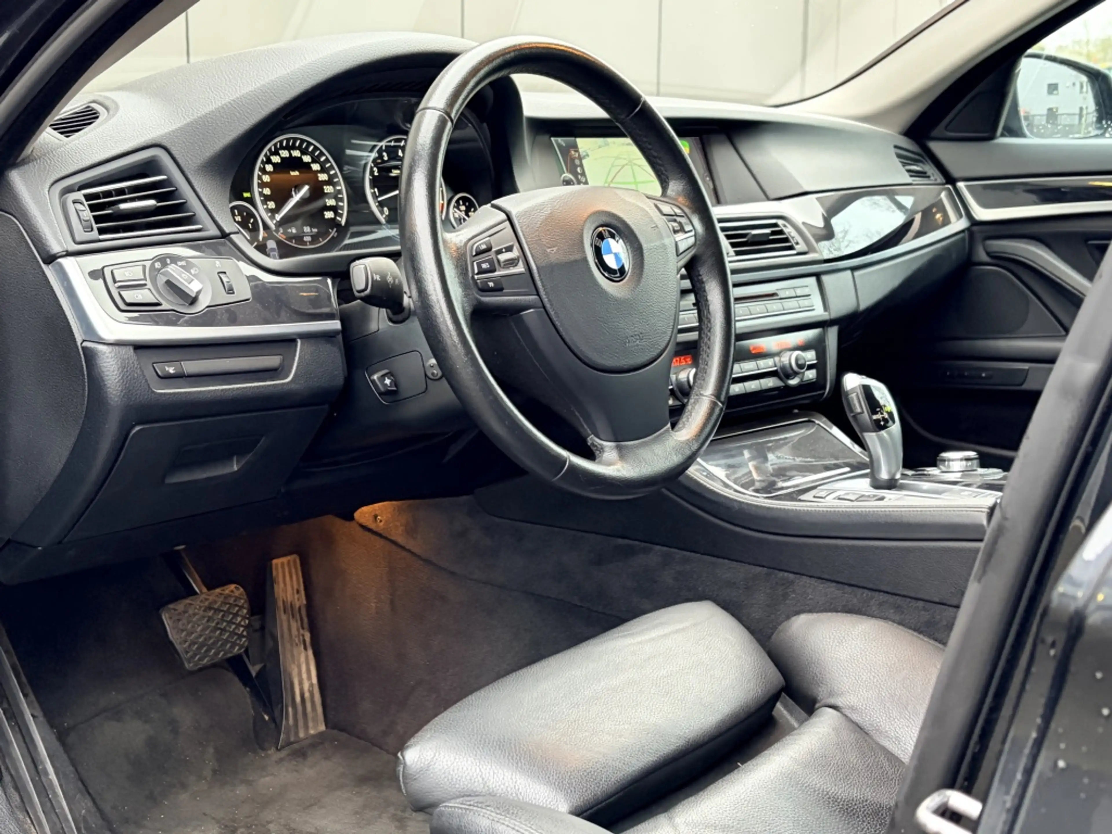 BMW 535 5-serie Touring 535xi High Executive - navi - airc — photo 8