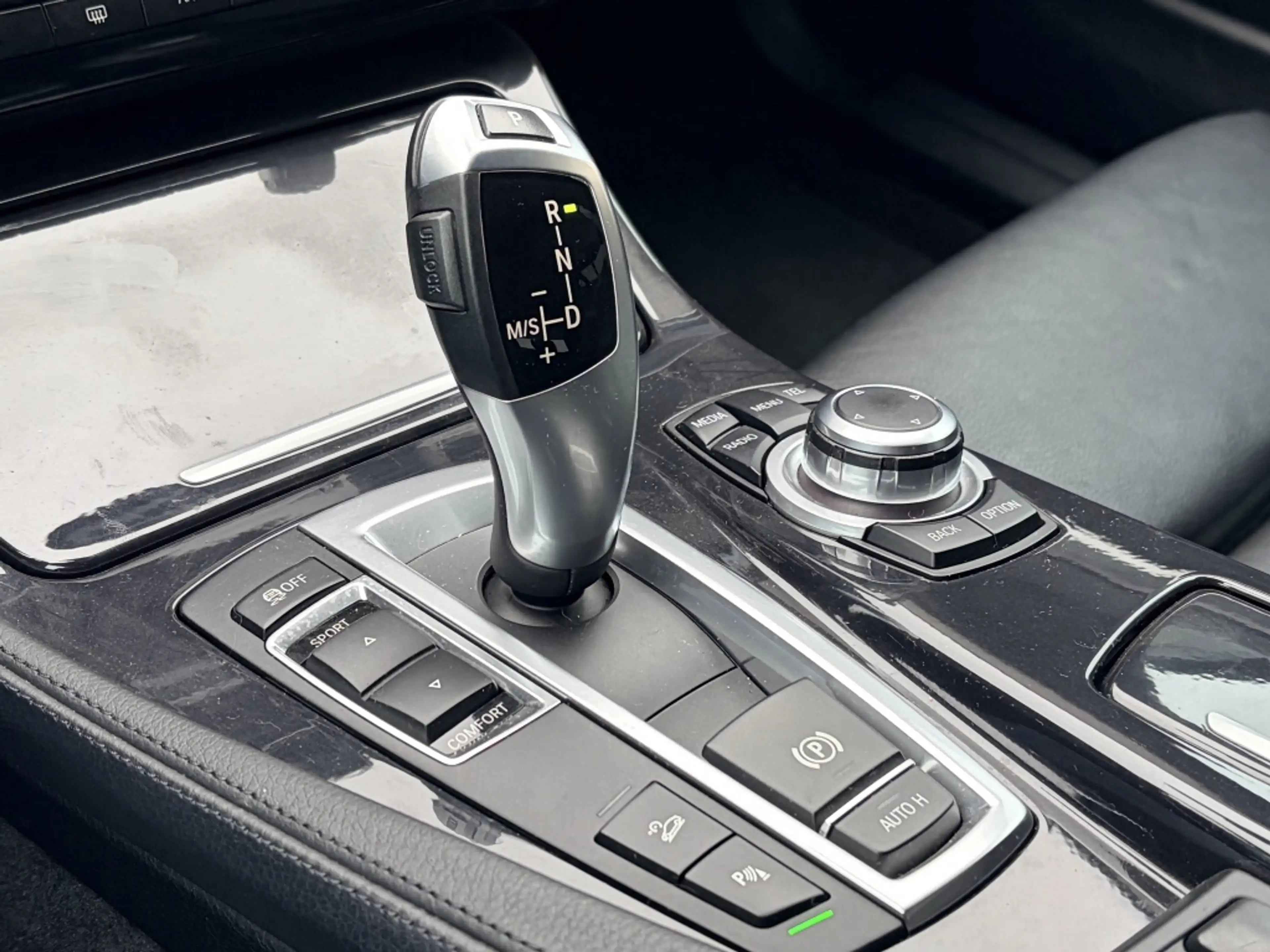 BMW 535 5-serie Touring 535xi High Executive - navi - airc — photo 13