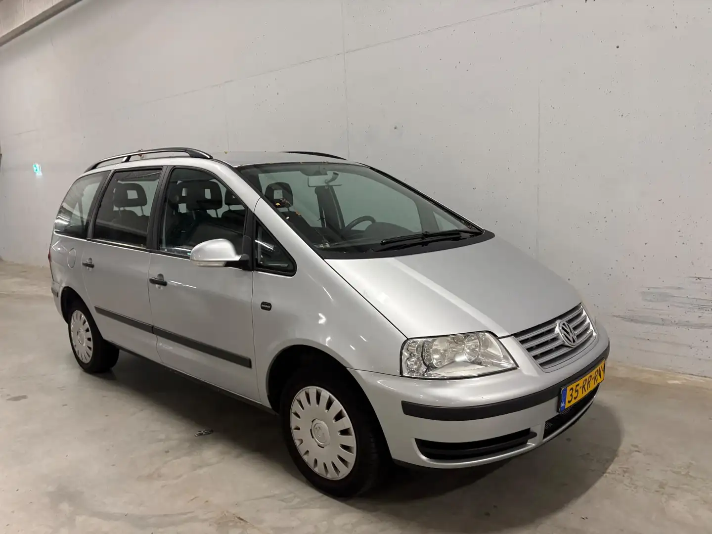 Volkswagen Sharan 2.0 7p. Clima Cruise Trekhaak APK NAP Grijs - 2