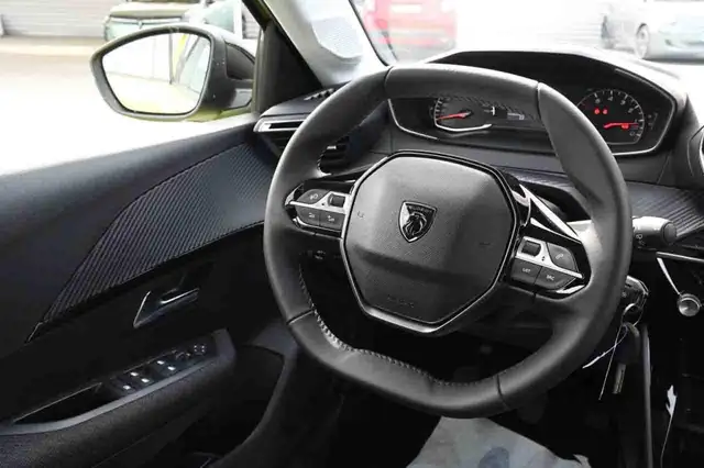 Peugeot 208 view 12