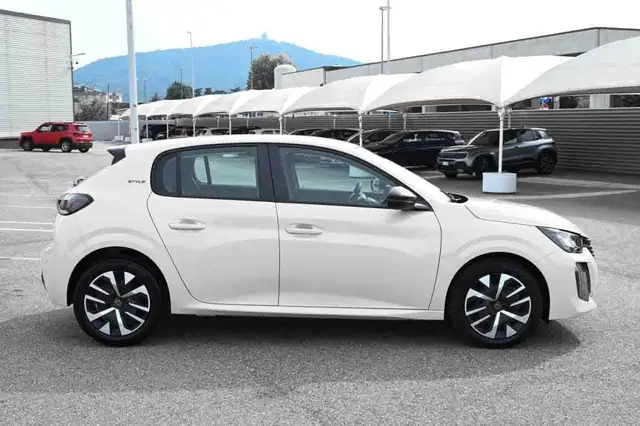 Peugeot 208 view 17