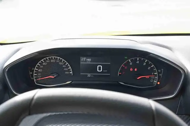 Peugeot 208 view 13