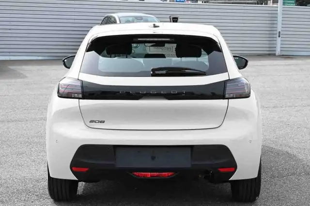 Peugeot 208 view 18