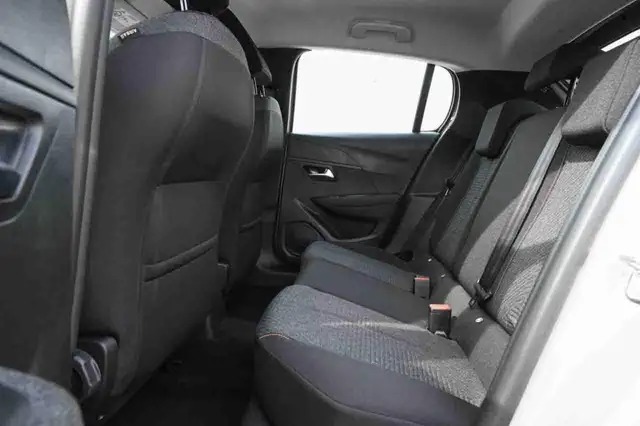 Peugeot 208 view 11