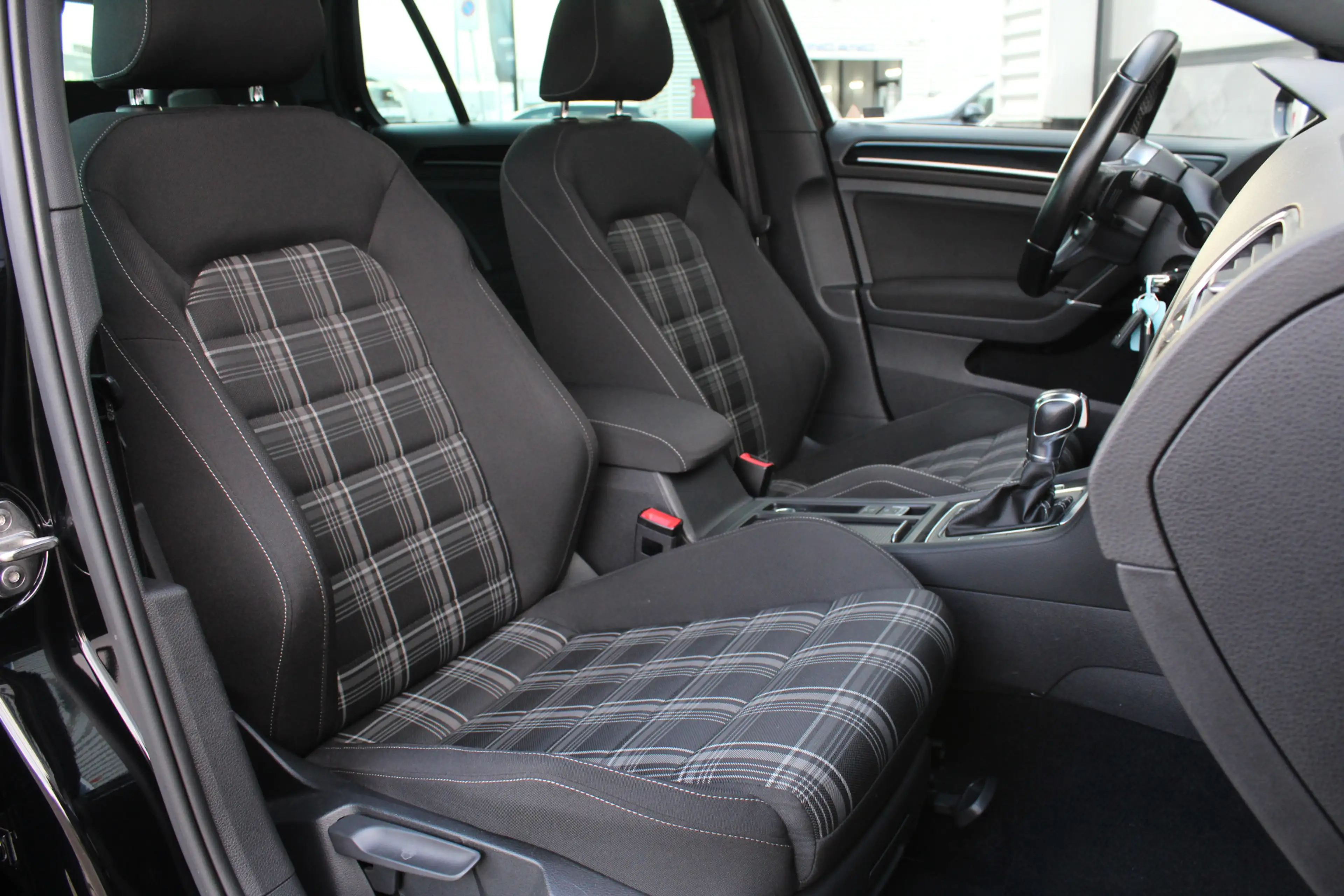 Volkswagen Golf GTD 2.0 TDI / Panoramadak / Led / Stoelverwarming — photo 10