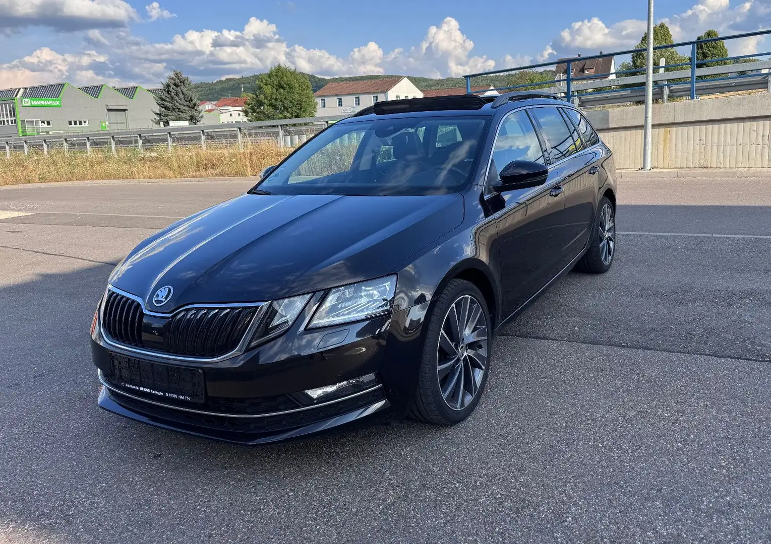 Skoda Octavia Combi L&K 4x4 LED Pano ACC DCC StHz Virt Schwarz - 1