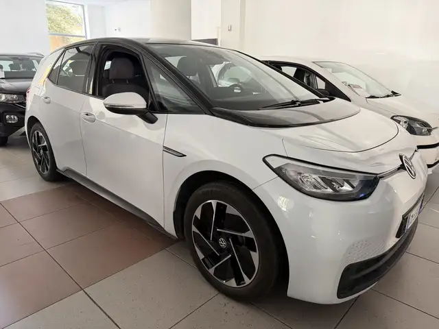 Volkswagen Id.3 view 5