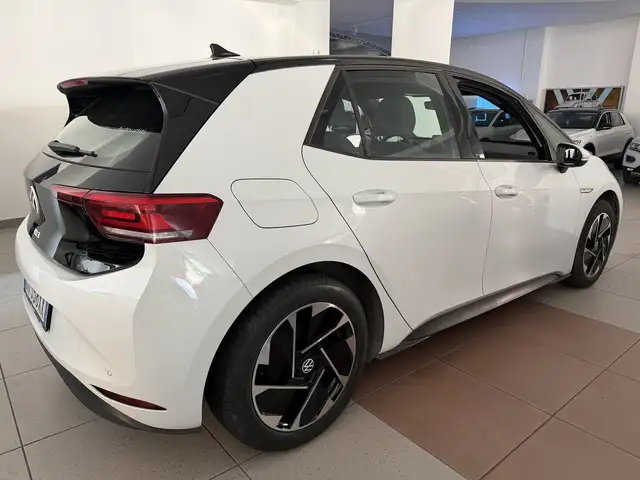 Volkswagen Id.3 view 4