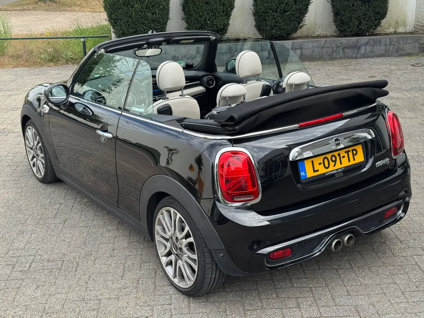 MINI Cooper S Cabrio Mini 2.0 Chili Cabriolet, Windscherm, Navi, Leder Noir - 2