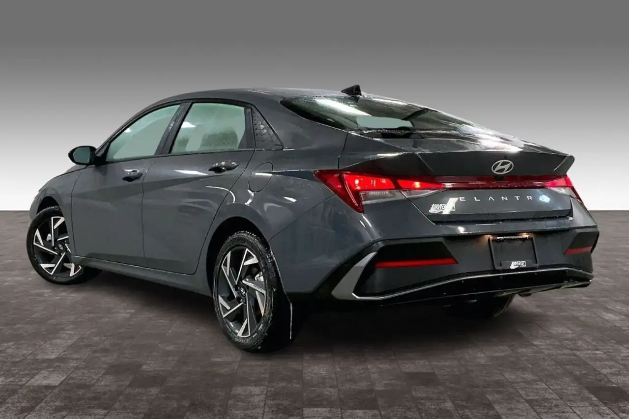 Hyundai ELANTRA снимка Hyundai ELANTRA