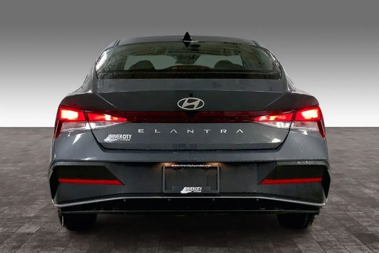 Hyundai ELANTRA снимка Hyundai ELANTRA