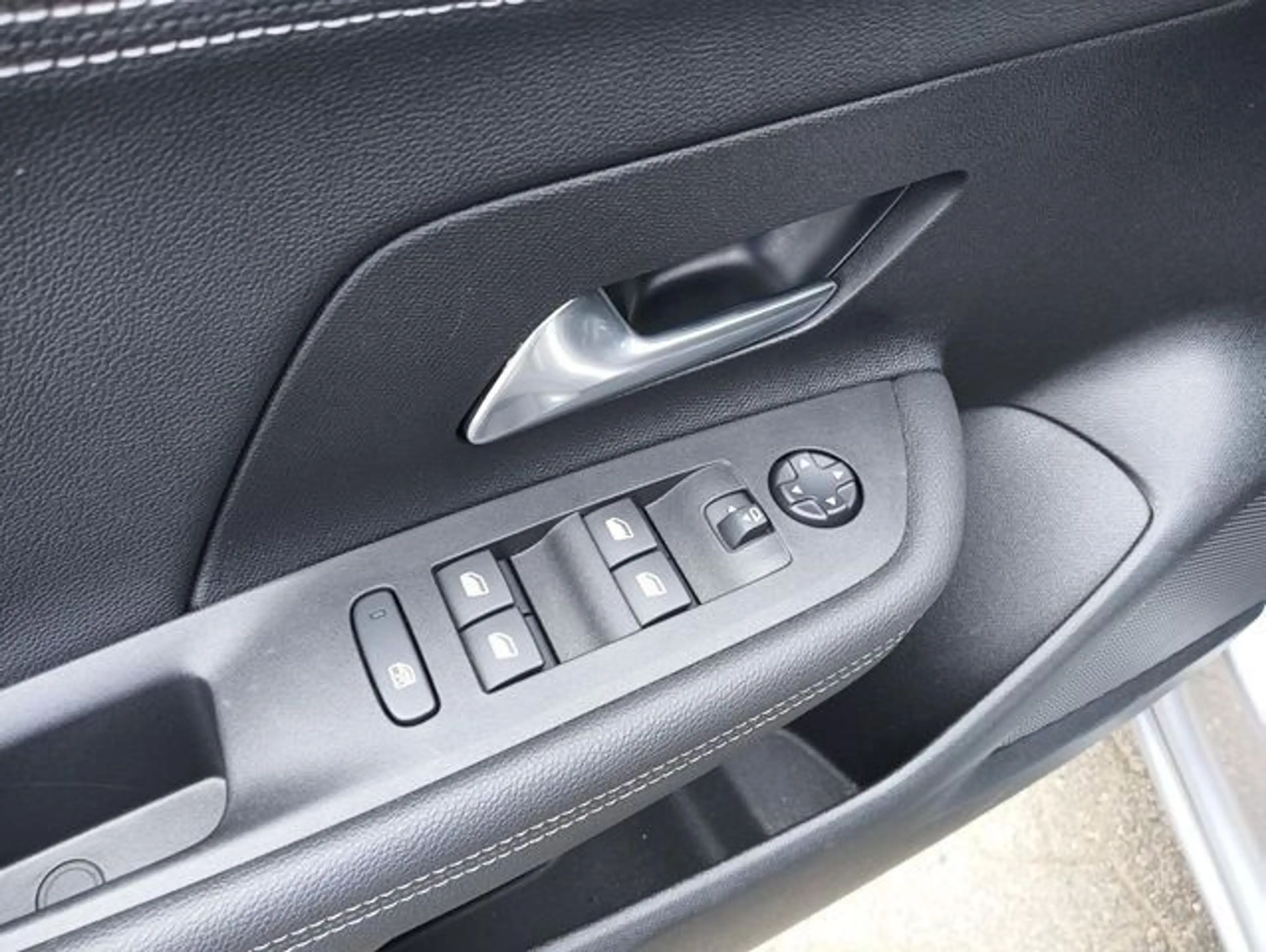 Opel Mokka-E Ultimate+IntelliLux+Navi+ — photo 12