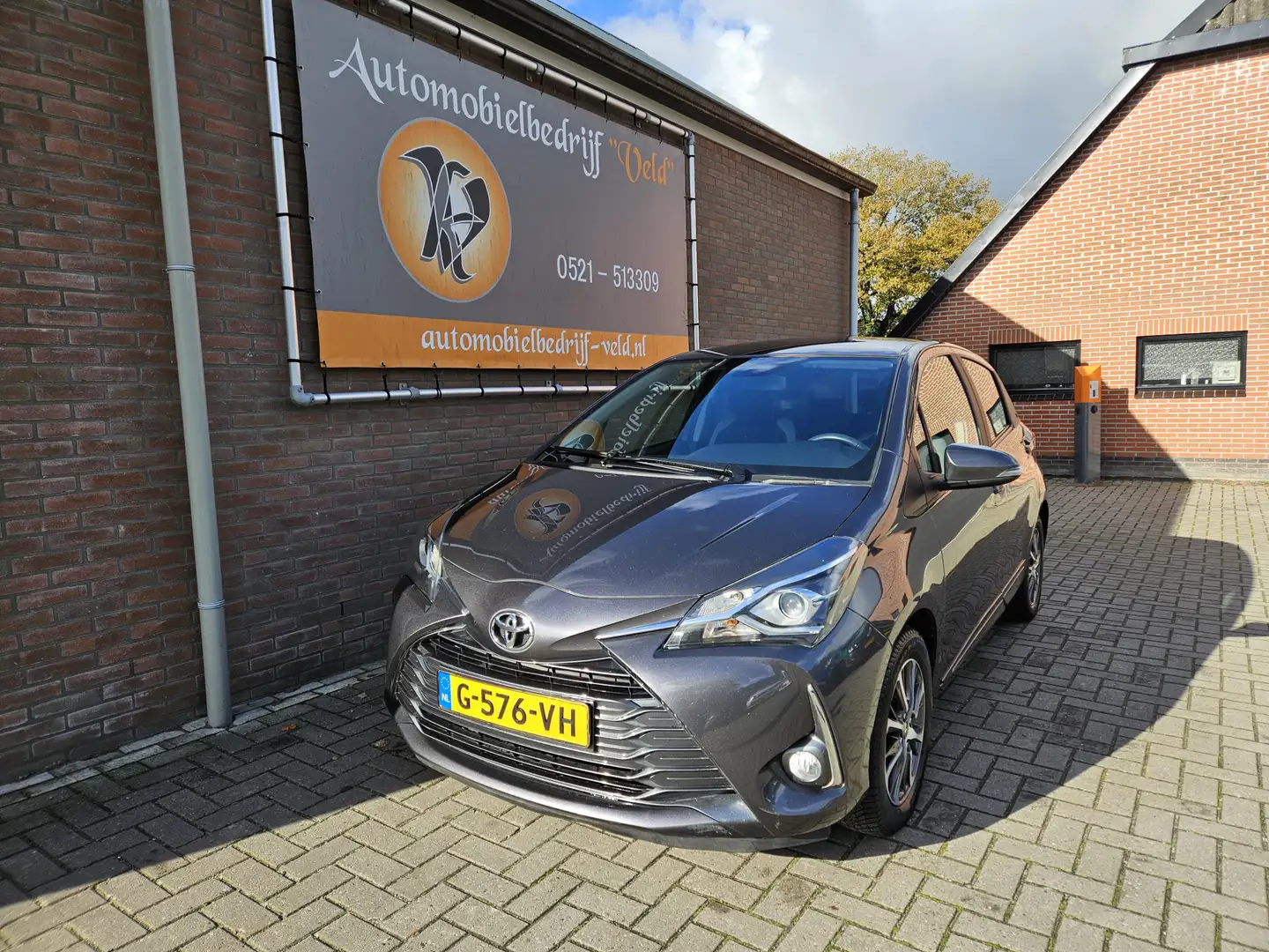 Toyota Yaris 1.5 VVT-i Dynamic Grau - 1