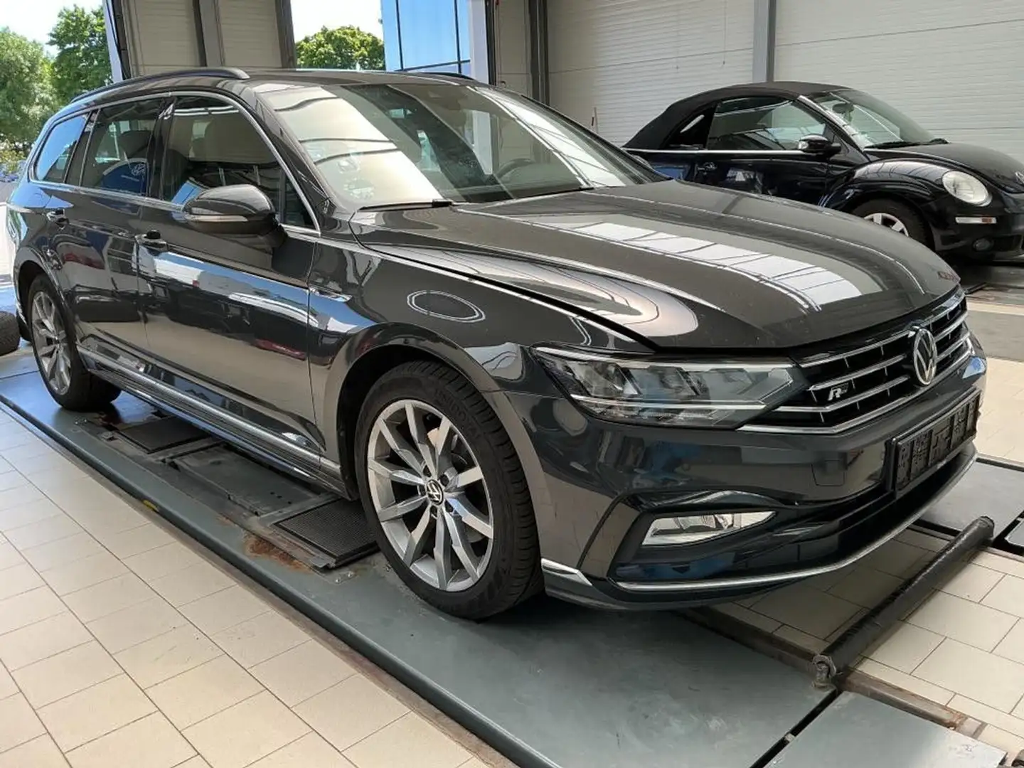 Volkswagen Passat Variant *R-LINE*PANO*NAVI*LED*18ZOLL*AHK* Gris - 2
