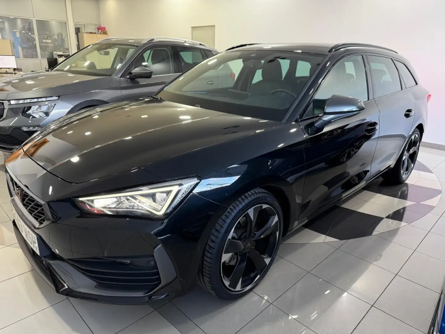 CUPRA Leon Sportstourer 1.5 ETSI Tech Edition DSG 110KW Schwarz - 1