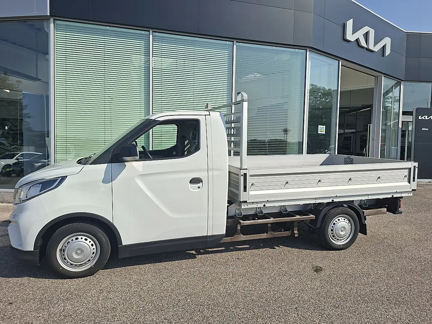 Maxus eDeliver 3 50kWh L2 Pritsche Weiß - 2